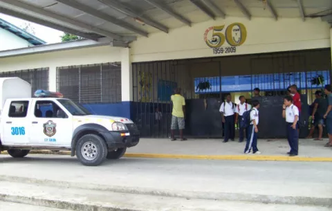 Hurtan sistema eléctrico en centro educativo de Villa del Caribe en Colón 