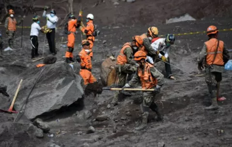 Identifican a otras 3 víctimas mortales del volcán de Fuego