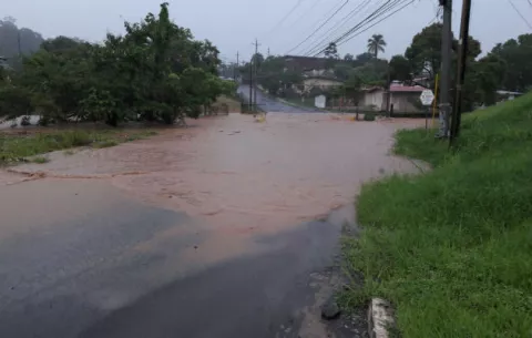 Desbordamiento de ríos, deslizamientos y 43 casas afectadas por lluvias en Panamá Oeste