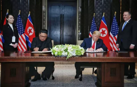 Kim se compromete a desnuclearizarse en cumbre de Singapur