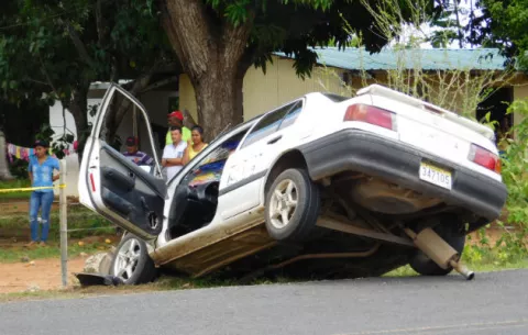 Accidente en Los Olivos de Los Santos deja una víctima y un herido