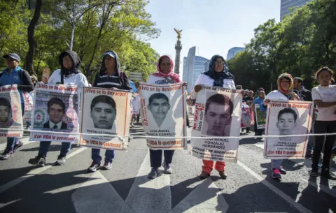 Corte Federal de México ordena nueva investigación por estudiantes desaparecidos 