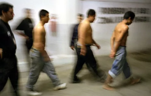 Una ONG confirma que los tribunales de Texas ya no están separando familias migrantes