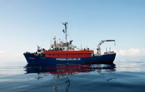 Más de 300 inmigrantes esperan en el Mediterráneo a que la UE los acoja