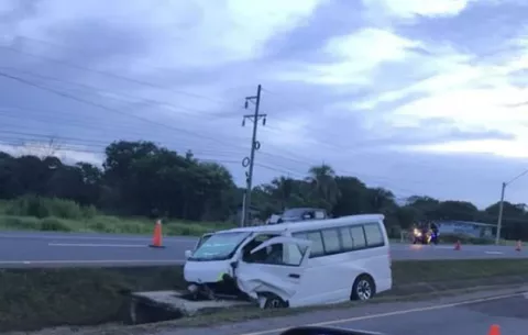 Choca y muere conductor de busito en El Caño de Natá
