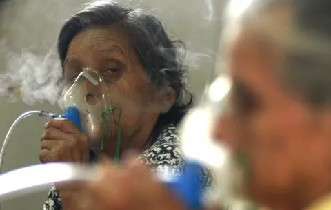 La neumonía cobró la vida de 646 peruanos, entre ellos 102 niños
