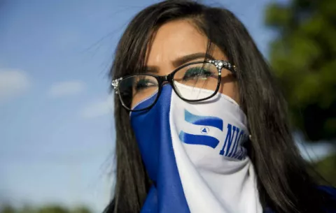Mujeres de Nicaragua repelen ataque bélico, armadas con cacerolas