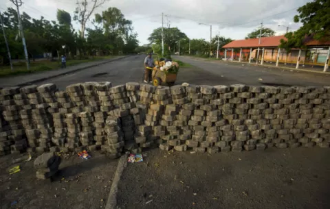 Nicaragua sigue sumida en un duelo tras la "masacre" y países condenan la violencia