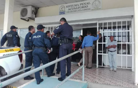 Lo sentencian a 64 meses de cárcel por violar el acuerdo de pena 