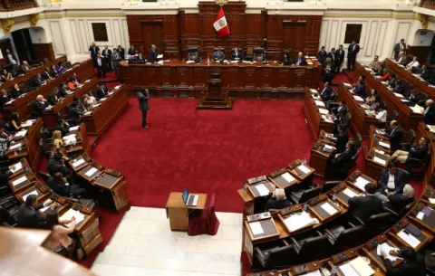 El Congreso de Perú prohíbe la publicidad oficial en medios privados