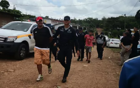 Precaristas de Nueva Jerusalén se enfrentan a la policía, hay detenidos
