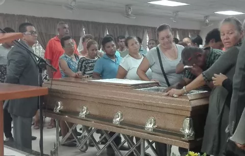 Dan último adiós a electrocutado en templo de El Coco en La Chorrera 