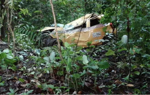 Dos muertos tras chocar taxi con árbol en avenida Omar Torrijos 