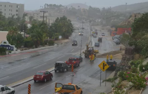 Tormenta tropical Bud impacta zona turística del noroeste de México
