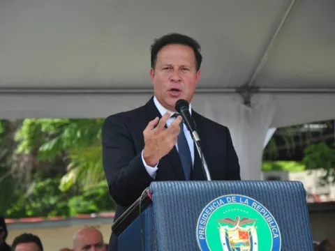 Dos autos y dos apartamentos de lujo, propiedades del secretario de Varela