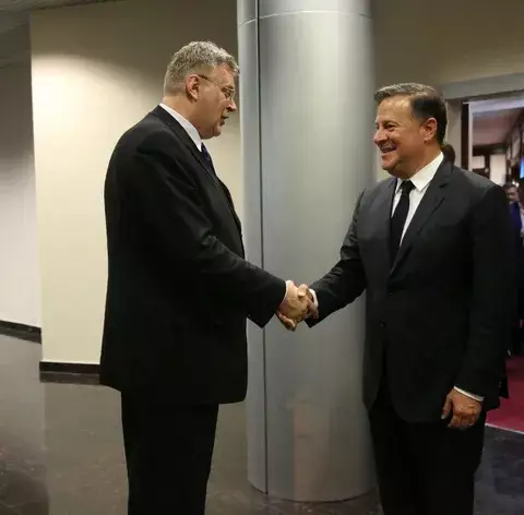 Varela anuncia por tuiter que ya llegó a Rusia