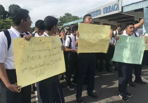 Varela se fue para Rusia y Meduca sin nombrar químico en Instituto Urracá