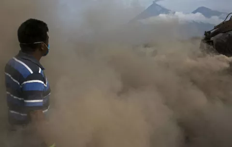 Las fuertes lluvias aumentan el riesgo en el volcán de Fuego de Guatemala