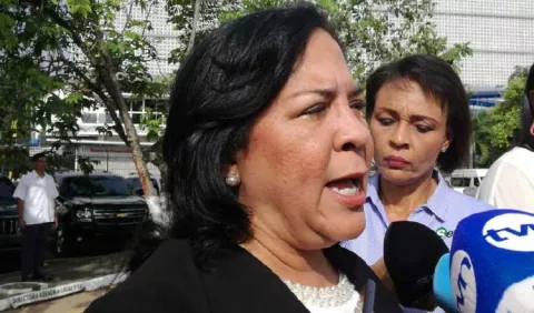 Meduca trata de defender  programa Panamá Bilingüe