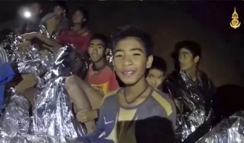 Jóvenes rescatados en Tailandia cavaron un túnel para calentarse