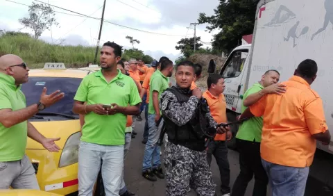 Taxistas disgustados bloquearon la vía principal hacia Nuevo Chorrillo