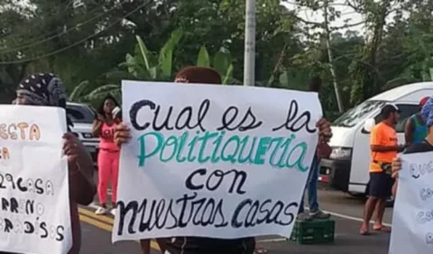 De forma política entregan  casas en Buena Vista