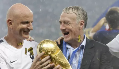 Deschamps sigue hasta el 2020
