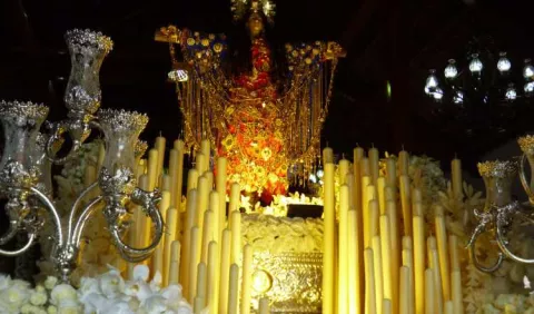  Miles de devotos acompañan a Santa Librada en su procesión