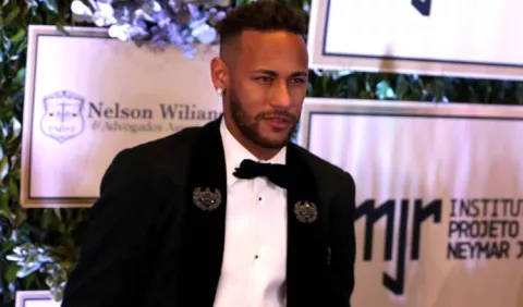Neymar niega que se irá del PSG