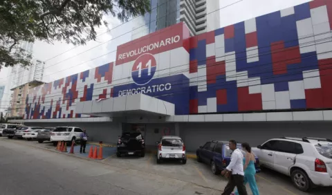 Precandidatos del PRD exigen debate público