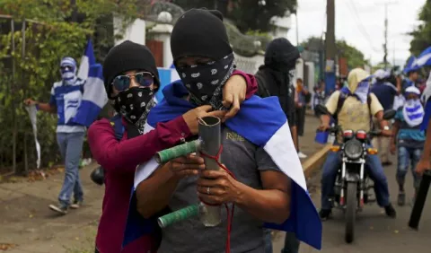 Miles de nicaragüenses huyen a Costa Rica