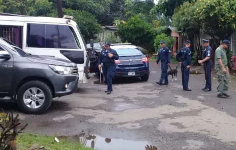 Policías se toman Altos del Río contra banda ADR, en David