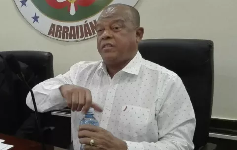 Alcalde condenado a prisión dice que "nada"  le impide seguir en el cargo  