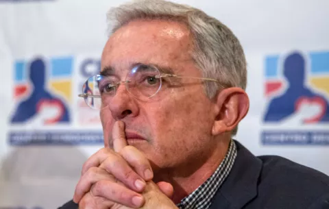 Álvaro Uribe renuncia al Senado para hacerle frente a la justicia