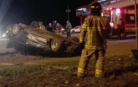 Atropellado y aplastado cuando caminaba por acera de Santiago