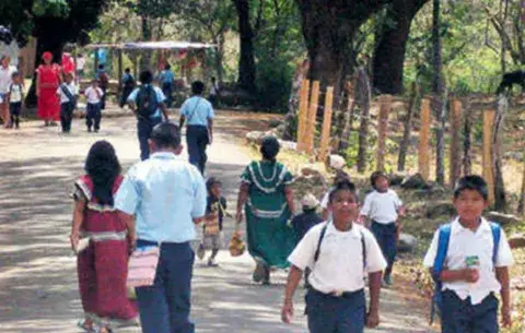 Docentes no tienen alimentos ni medicinas y exponen su vida 