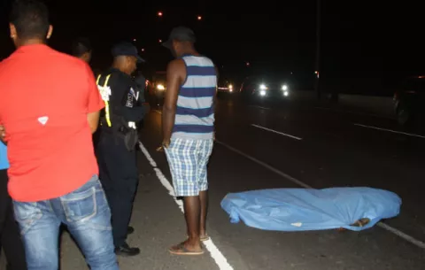 Muere atropellado "Lobo" al intentar cruzar la autopista Arraiján-La Chorrera 
