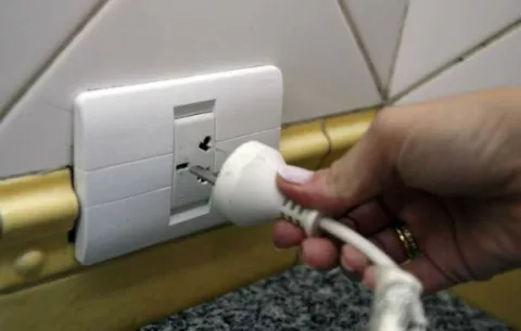 'Aumento a la tarifa eléctrica es inconsulta y arbitraria'