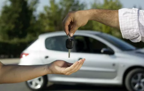 Quejas contra agencias de autos nuevos suman más de $1.9 millones