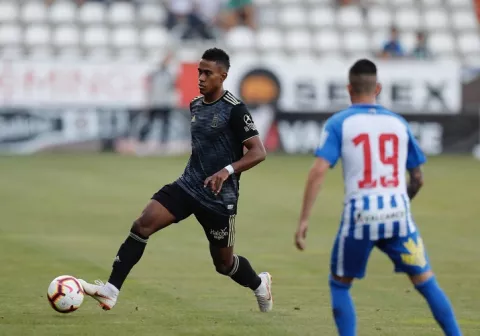 Edgar Yoel Bárcenas recibe elogios, tras su debut con el Real Oviedo