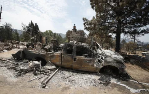 Unas 15 mil personas deben dejar sus casas en California por los incendios