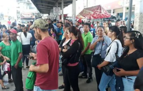 Usuarios viven un caos por servicio parcial del Metro de Panamá