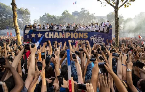 Francia, con caravana fría debido a medidas contra el terrorismo