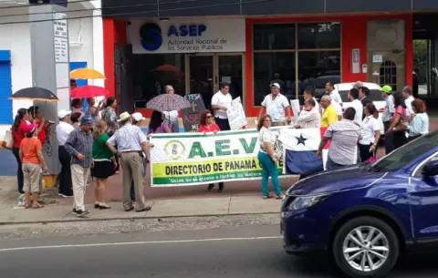 Chorreranos también se suman al repudio por alza de la tarifa eléctrica 