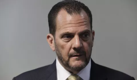 Contralor Humbert acusa solo a opositores y excluye a los oficialistas