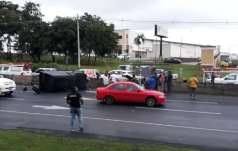Un herido en triple colisión se registra en la autopista Arraiján-La Chorrera 