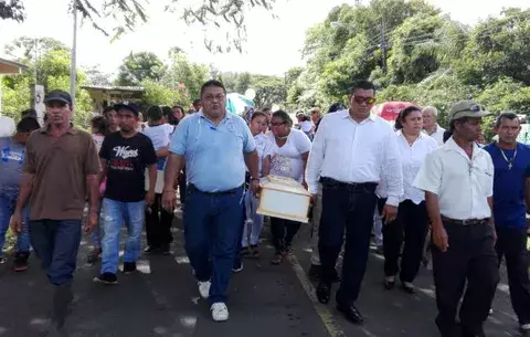 Dan último adiós a niña que cayó en un hueco de programa social inconcluso