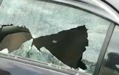 "Gatilleros" le sueltan bala a sujeto en Colón afectando auto