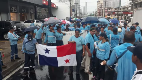 Trabajadores del Idaan suman siete días de huelga