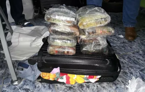 Decomisan 20 kilos de droga en un bus de la ruta Changuinola-Panamá